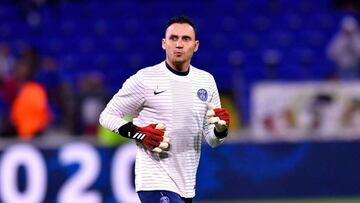 El portero costarricense del PSG, Keylor Navas, ha tenido mucha actividad mediante sus redes sociales y ahora decidió dar unas clases de salsa.