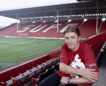 El actor que interpretó a Ned Stark, es hincha del Sheffield United. El intérprete ha sido muy activo siempre en su afición al conjunto sheffielder, incluso llegando a liderar protestas de los aficionados contra la directiva.