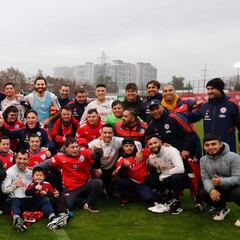 La emotiva visita que alegró a la Roja: “Los más cercanos fueron Marcelino, Gary y Brereton”