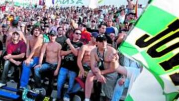 <b>AMBIENTE DE GALA ANTE EL IRÚN</b> Tras remontar el vuelo con José Bordalás, el Elche ha hecho un esfuerzo para que el Martínez Valero sea una olla a presión el próximo domingo ante el Real Unión. Hasta el momento, la afición franjiverde no se ha movilizado en masa y la entidad espera dar un golpe de efecto el domingo.