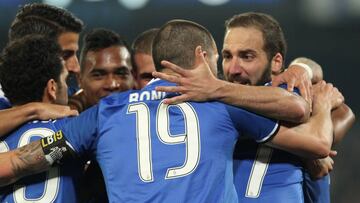 Higuaín mete en la final a la Juve con doblete en San Paolo