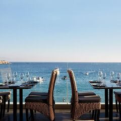 La indignación de una turista tras cobrarle 1.000 euros por tres platos en un restaurante: “La peor experiencia en Mykonos”