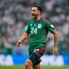 Hans Westerhof cree que Luis Chávez es el jugador que Ajax necesita