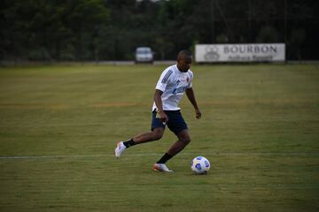 La Selección Colombia entrenó en Atibaia con la mira puesta en el duelo del jueves ante Brasil por Eliminatorias.