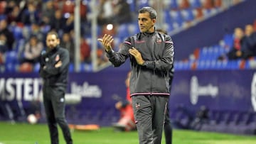 GRAF924. Valencia, 28/11/2017. El técnico del Levante, López Muñiz,durante el partido de vuelta de dieciseisavos de final de la Copa del Rey disputado esta noche frente al Girona en el estadio Ciutat de Valencia. EFE/Manuel Bruque