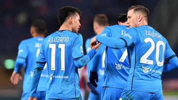 Soccer Football - Serie A - Bologna v Napoli - Stadio Renato Dall&#039;Ara, Bologna, Italy - January 17, 2022 Napoli&#039;s Hirving Lozano celebrates scoring their first goal with teammates REUTERS/Jennifer Lorenzini