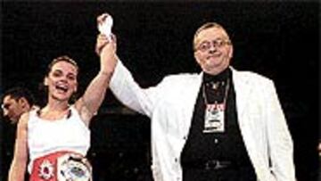 <B>REINA CONTINENTAL</B>. María Jesús ganó el combate por puntos.