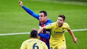 Kike Garcia of SD Eibar SAD and Foyth of Villarreal CF during the Spanish league, La Liga Santander, football match played between SD Eibar SAD and Villarreal CF at Ipurua stadium on March 14, 2021 in Eibar, Spain.
 AFP7 
 14/03/2021 ONLY FOR USE IN SPAIN