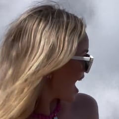 Una ola gigante casi mata a una influencer en Bali