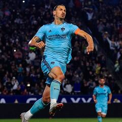 A late goal gives Zlatan and LA Galaxy the win over Houston