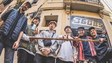 El team de 360bs Barcelona para el concurso de v&iacute;deos de BMX Vans The Circle, frente a la fachada de la tienda: Mati Lasgoity, Stephan Atencio, Juli&aacute;n Molina, Jaume Sintes, Jes&uacute;s S&aacute;nchez y Liam Andreu. 