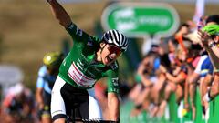 Mathieu van der Poel celebra su victoria en la s&eacute;ptima etapa del Tour de Gran Breta&ntilde;a.