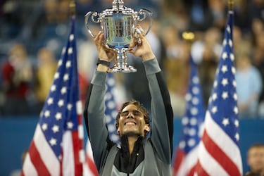 El tensita español (1986) consiguió su primer Grand Slam, Roland Garros, en 2005 con 19 años y 2 días. Completó los cuatro grandes en 2010 tras ganar el Abierto de Estados Unidos. 