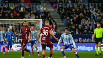 Málaga CF - Cultural Leonesa. Salida de balón Cultural Leonesa.