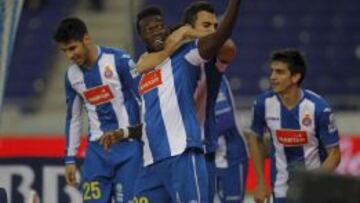 Caicedo celebra su gol ante el Villarreal junto a Asensio, Jord&aacute;n y Gerard Moreno.