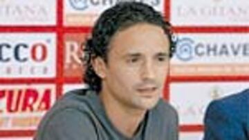 Jesuli se dirige a los medios.