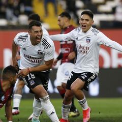 Colo Colo estira su invicto ante Antofagasta y sube a la cima