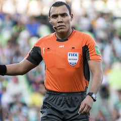 Marco Ortiz evidencia necesidad del VAR en Concachampions