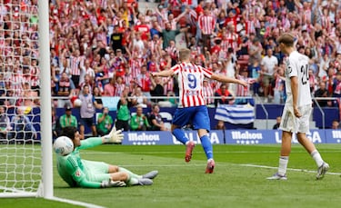 Alexander Sørloth celebra el 2-2 para el Atlético de Madrid. 