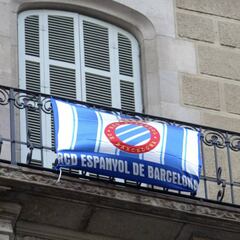 Balcones blanquiazules para el 120 aniversario del Espanyol
