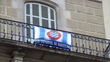 Balcones con banderas del Espanyol