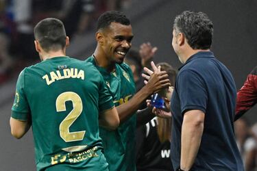 Lucas Pires, sorpresa y solución para las bandas