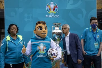 LONDON, ENGLAND - JUNE 04: Mayor of London Sadiq Khan kisses the Henri Delaunay trophy at an event outside King's Cross Railway Station as the UEFA Euro 2020 trophy arrives in London 04, 2021 in London, England. The Mayor of London welcomed the Henri Dela