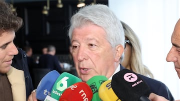 Enrique Cerezo ante los medios de comunicación.