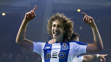 Un 9 'rara avis': descubre por qué el Wolverhampton ha tirado de chequera con Fabio Silva