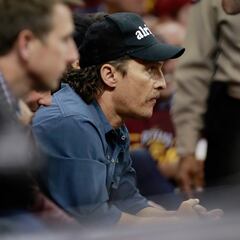 Matthew McConaughey quiere unirse a Jeff Bezos y Jay-Z para comprar a los Commanders