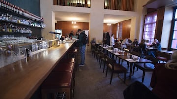 Imagen de la planta baja del Schumman’s Bar de Múnich; en la primera planta, Les Fleurs du Mal.