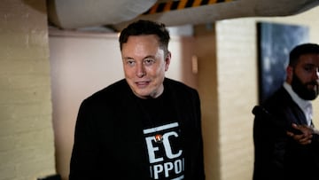 FILE PHOTO: Elon Musk looks on during the day of a meeting with House Republicans to discuss the Department of Government Efficiency (DOGE) on Capitol Hill in Washington, D.C., U.S., March 5, 2025. REUTERS/Kent Nishimura/File Photo/File Photo