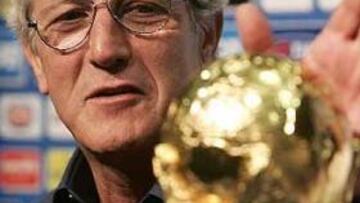 <b>CAMPEÓN Y ADIÓS.</b> Tras la marcha de Klinsmann de la selección alemana, Lippi deja de ser el seleccionador de Italia.