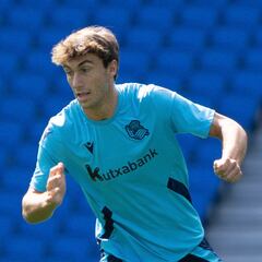 Mikel Goti ya viste de txuri-urdin