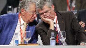 ACORRALADOS. Juan Padrón y Ángel Villar son los protagonistas de los supuestos tratos de favor.