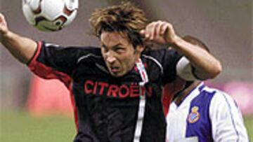 <B>UN PUNTITO.</b> El Celta únicamente consiguió empatar en Montjuïc, pero recortó su diferencia con el Valencia, que pincho en Sevilla.