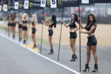 Las chicas de Monster estuvieron acompañando a los pilotos de motociclismo durante el pasado Gran Premio de Francia.