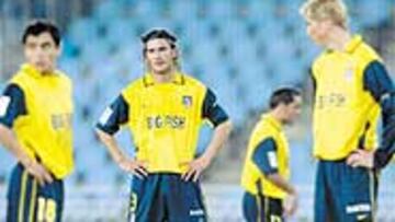 <b>SERIEDAD</B>. Ibagaza, Torres, Sergi y De los Santos, refl ejan la preocupación de la plantilla por el futuro.