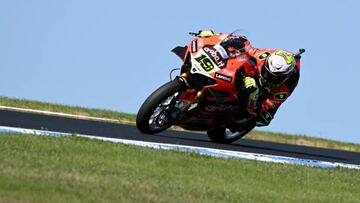 ?lvaro Bautista durante los libres de la ¨²ltima ronda de la temporada en Australia.