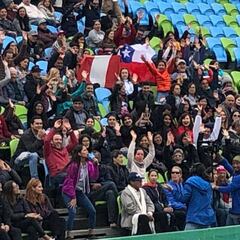 El duelo de hinchadas que marcó el triunfo de Chile ante Perú