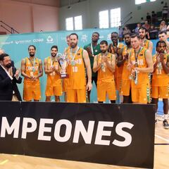 El Coosur Betis le gana al Unicaja la final anticipada