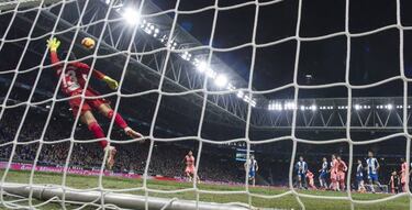 Fired-up Messi puts Espanyol to the sword