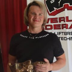 Una mujer trans bate cuatro récords mundiales femeninos en una competición