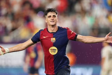 El año pasado destacó en el Barça B que estuvo a un gol de subir a Segunda División. Su gran año convenció en Can Barça para hacer efectiva su clausula de compra, ya que estaba cedido por el Girona. Esta pretemporada dio mucho de qué hablar al anotar dos goles ante el Real Madrid en el Clásico, amistoso de verano, que se jugó en Nueva Jersey.