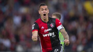 Milton Caraglio celebra el gol del triunfo en el Atlas 1-0 Puebla de la jornada 11 del Clausura 2018.