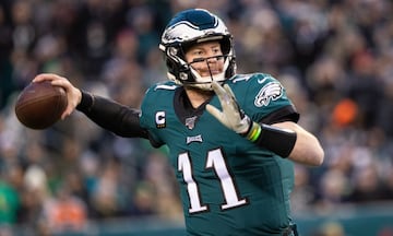 Otro de los jugadores de la NFL que aparecen en el listado es el QB de las Águilas de Philadelphia, pues de acuerdo a Forbes, sumó ganancias de 59,1 millones de dólares en el último año.