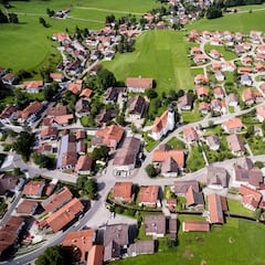 Así puedes comprar una casa en un pueblo y recibir dinero de ayuda