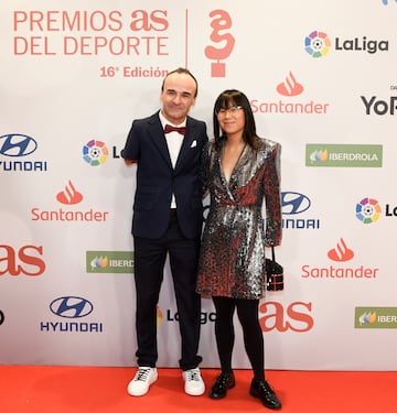 Ricardo Ten, ciclista paralímpico posando en la alfombra roja de los Premios AS 2022.






