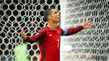 St.petersburg (Russian Federation), 24/06/2017.- Portugal&#039;s Cristiano Ronaldo celebrates after scoring the 1-0 lead from the penalty spot during the FIFA Confederations Cup 2017 group A soccer match between New Zealand and Portugal at the Saint Petersburg stadium in St.Petersburg, Russia, 24 June 2017. (Nueva Zelanda, San Petersburgo, Rusia) EFE/EPA/MARIO CRUZ