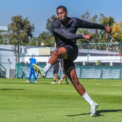 Gonzalo Carneiro se recuperó de su lesión y volvió a entrenar con Cruz Azul